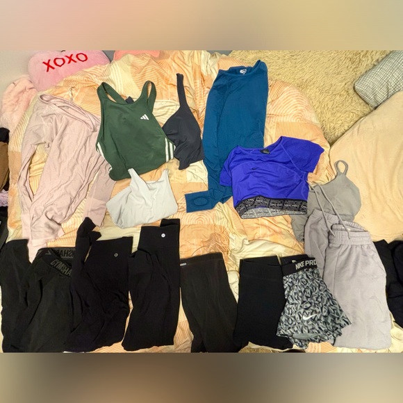 HUGE BUNDLE OF GYM CLOTHES - Picture 1 of 1